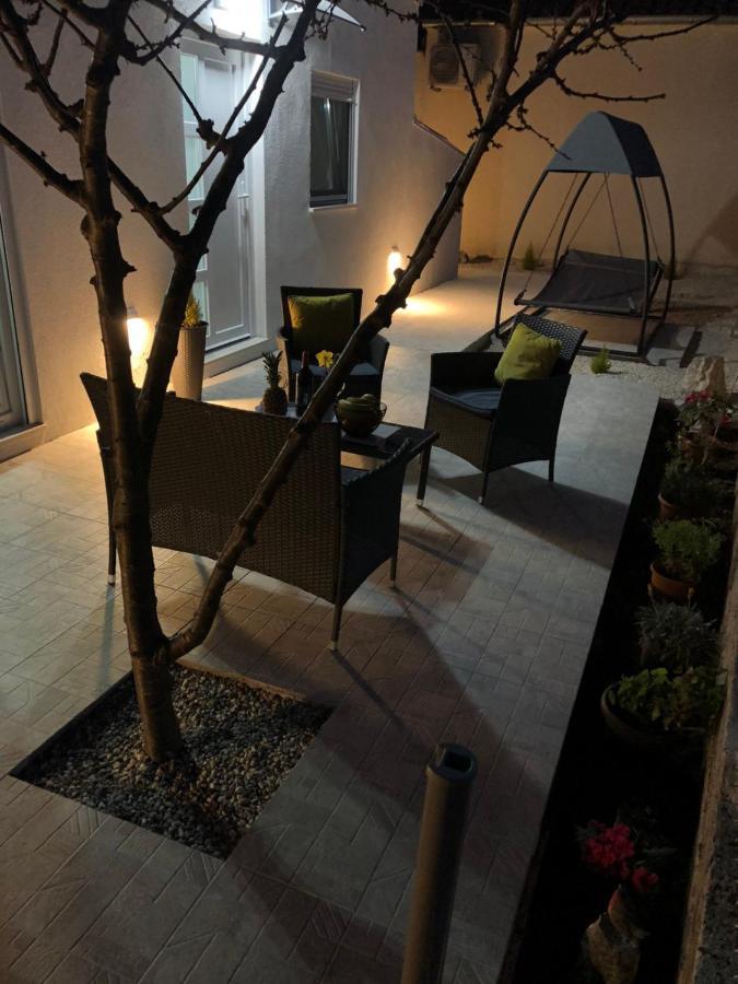 Apartman Ana Apartment Crno Ngoại thất bức ảnh