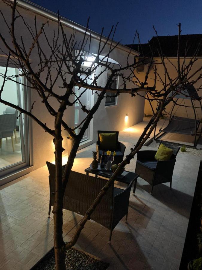 Apartman Ana Apartment Crno Ngoại thất bức ảnh