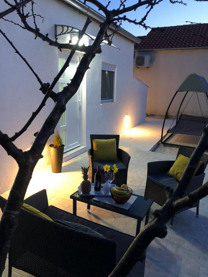 Apartman Ana Apartment Crno Ngoại thất bức ảnh