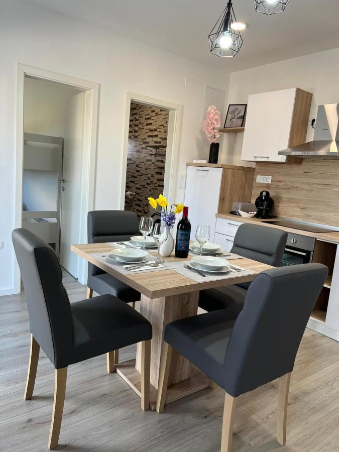 Apartman Ana Apartment Crno Ngoại thất bức ảnh