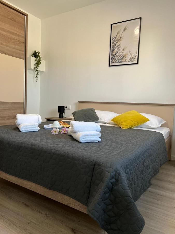 Apartman Ana Apartment Crno Ngoại thất bức ảnh